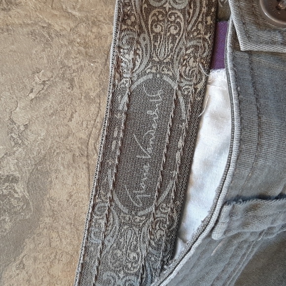 GloriaVanderbilt Green Shorts - Picture 2 of 6